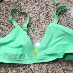 Lululemon Water surf to sand booster bikini top